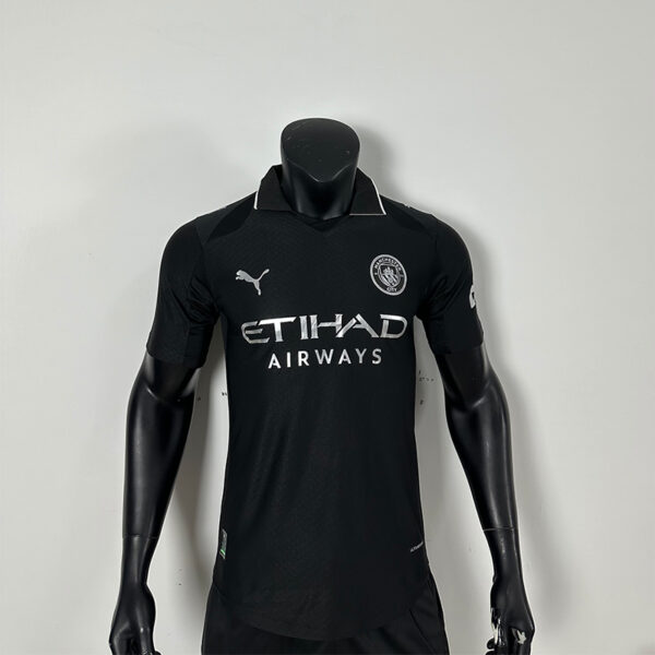 2526 season Manchester City in the third away player version jersey