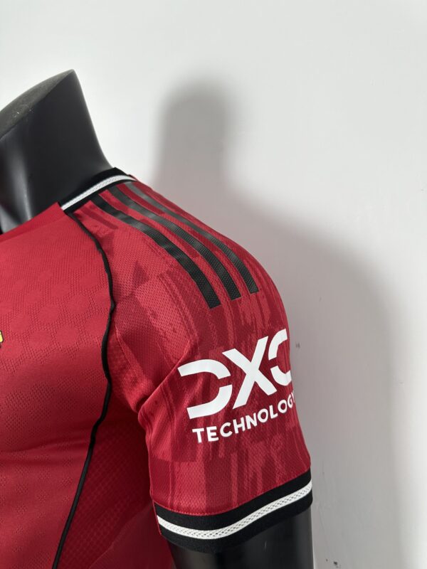 2526 Manchester United home player Edition Jersey - Image 3